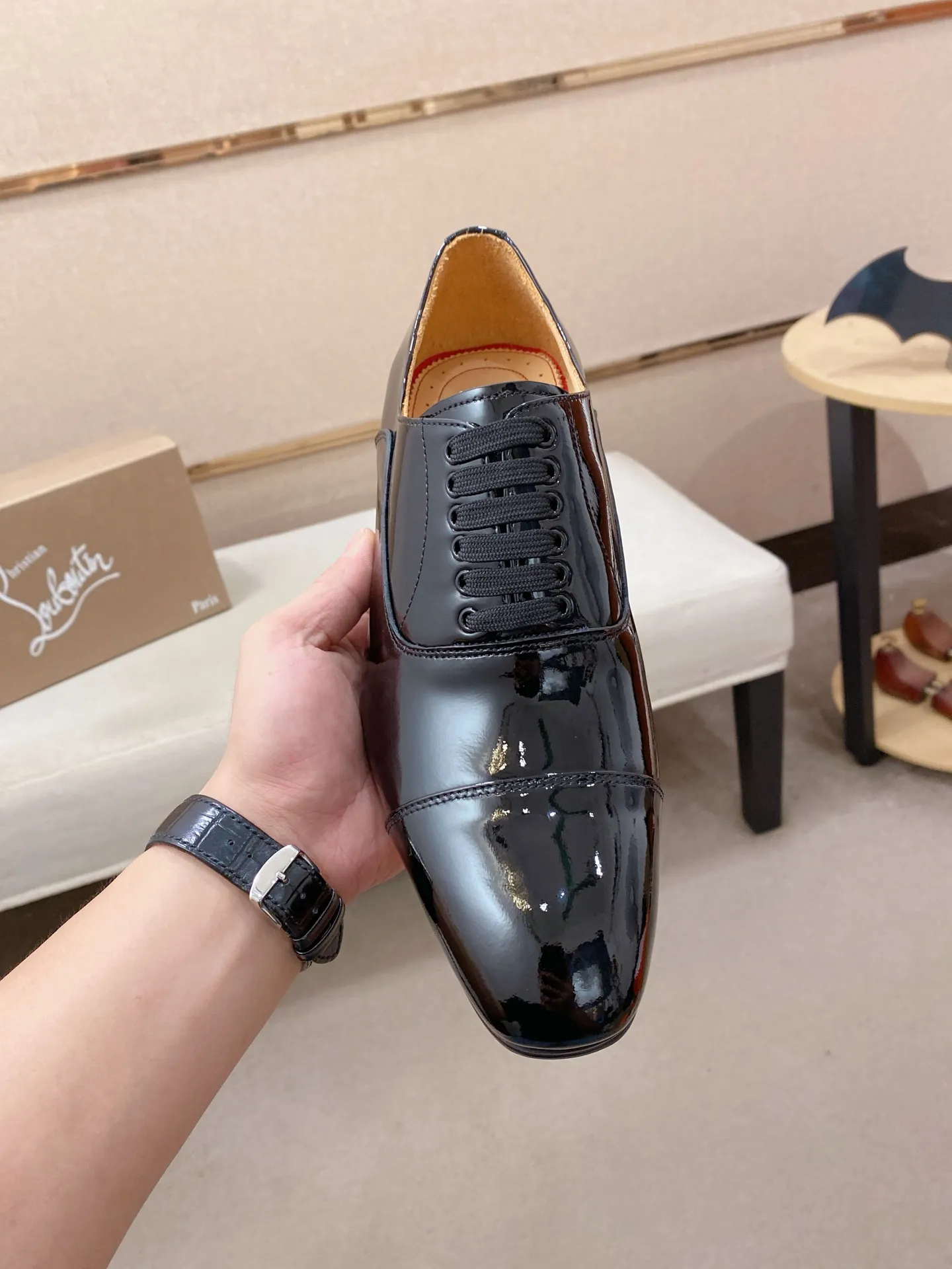 Men's shoes💰:620💰 CL Red bottom series top purchasing agent🔍🔍🇮🇹Italian imported cowhide surface, all imported sheepskin lining💪💪, completely 1⃣️ to 1⃣️reproduction🇮🇹💪💪, ⚠shoes Bottom: The original factory provides the original bottom, the exclusive movable molded bottom is super comfortable, ⚠Original factory follow-up goods, 🔍🔍high quality, you can enter and leave the counter at will, welcome to compare⚠ Code number: 39-44 (38 can be customized, 45 is non-refundable)